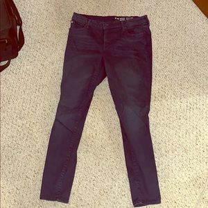 Dark blue jeggings.